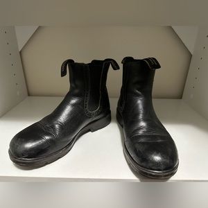 BLUNDSTONE black leather boots